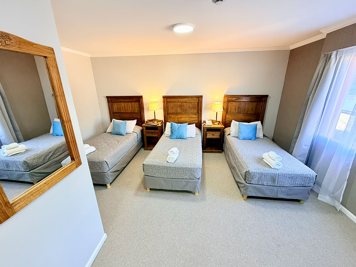 HABITACIÓN TRIPLE — Patagón Hotel